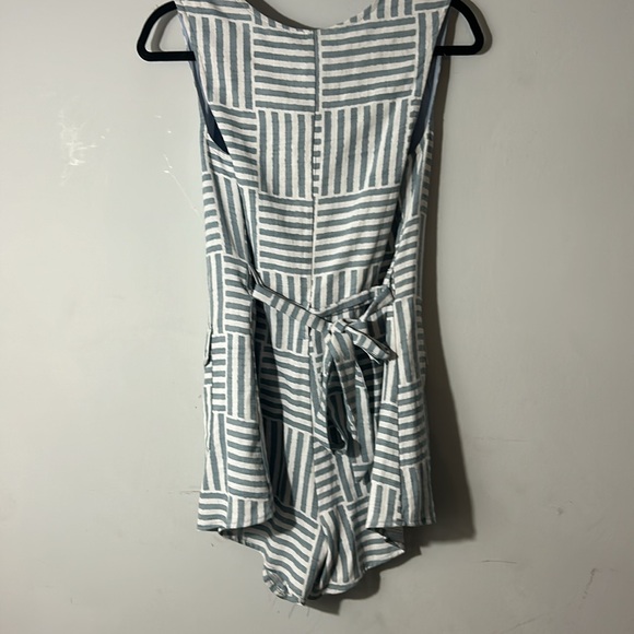 LUCCA BLUE AND WHITE ROMPER WITH BUTTONS AND TIE WAIST SIZE M - Picture 2 of 6